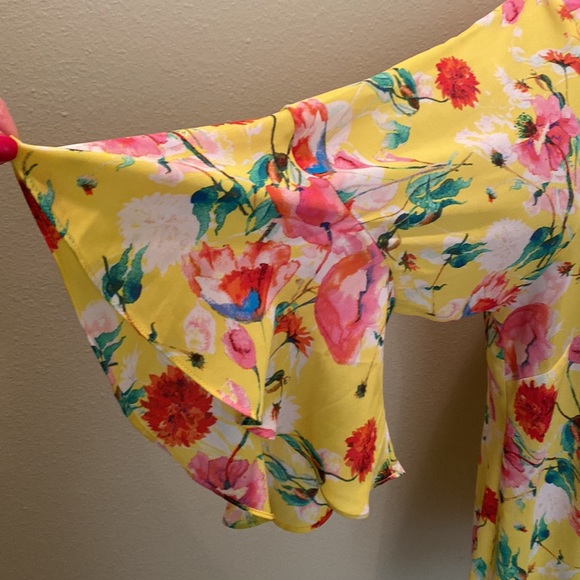 ROSE + OLIVE Beautiful Floral Bell Sleeve Blouse - Picture 4 of 4